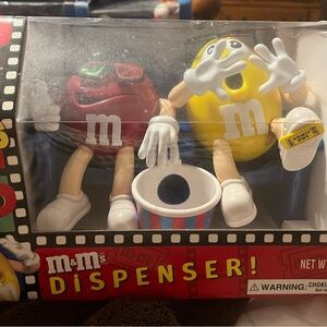 M & M COLLECTIBLE Dispenser